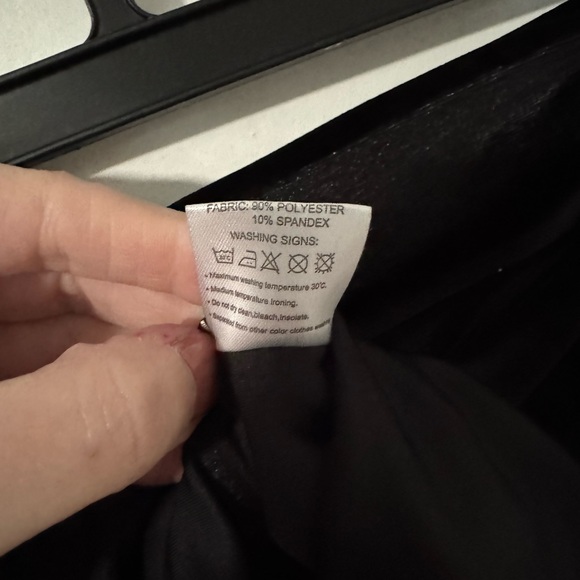 Elegant Black Velvet Skirt - Picture 5 of 5